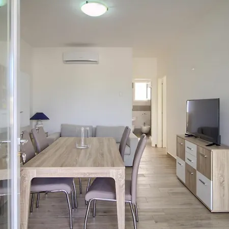 Luci Front House Hotel *