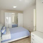 Luci Front House