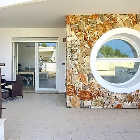 Luci Front House Hotel *