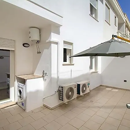 Luci Front House Hotel *