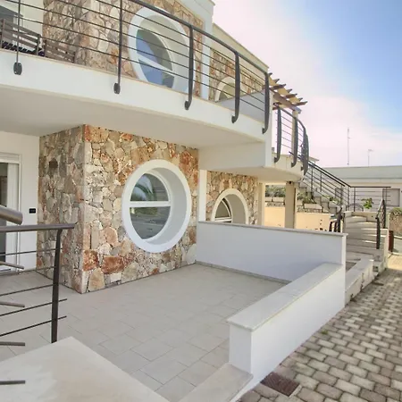 Luci Front House