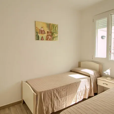 Luci Front Beach House Hotel